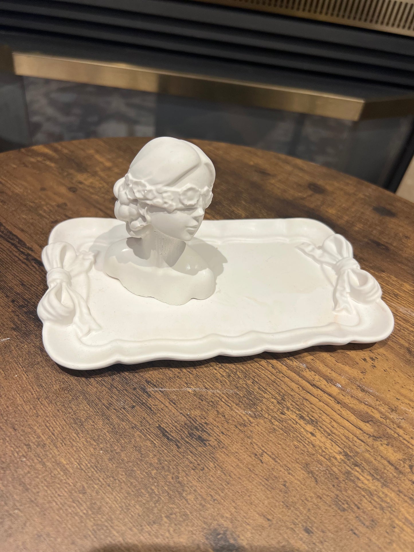 Ribbon tray