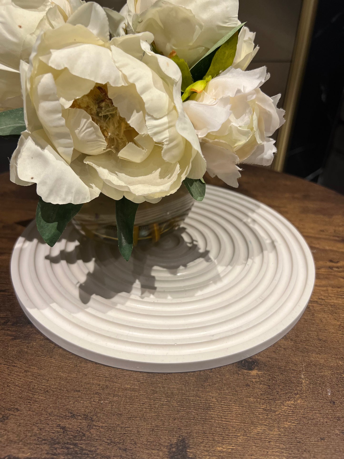 Round striped tray