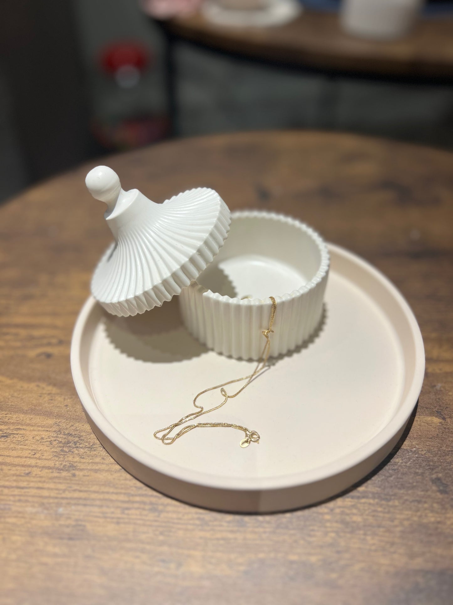 Round tray
